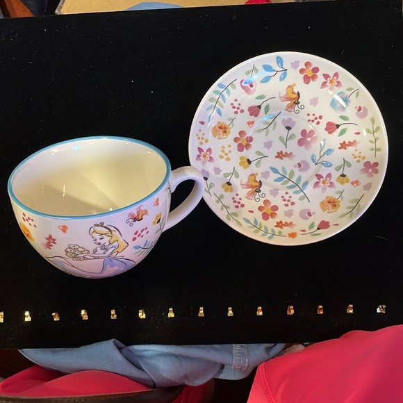 Alice in Wonderland Teacup with Saucer 16oz - Picture 7 of 7